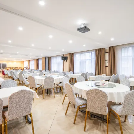 Yuelu kangyang Hotel (Hangzhou Tonglu Fuchun River Branch) Отели рядом с достопримечательностью «Дружественная больница Чунцзян-Роуд (отдел Чунцзян-Роуд)»