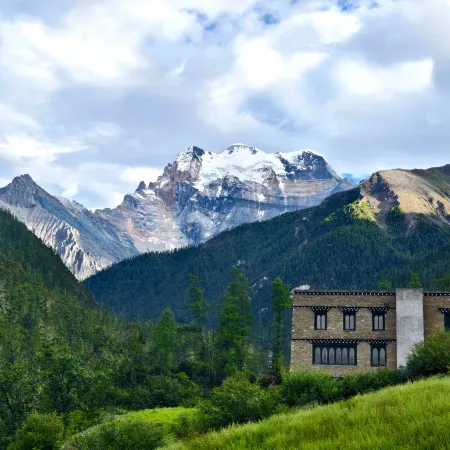 Yading BORE Secret Realm Hotel