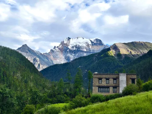 Yading BORE Secret Realm Hotel