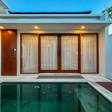 Solvana Villas Sanur by AGATA Отели рядом с достопримечательностью «Пляж Пенджембак»