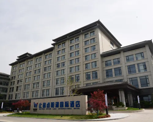 Zhiyuan Luyang Lake International Hotel Hotels in Pucheng