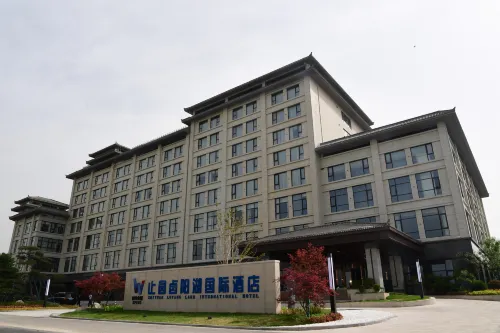 Zhiyuan Luyang Lake International Hotel Hotels in Pucheng