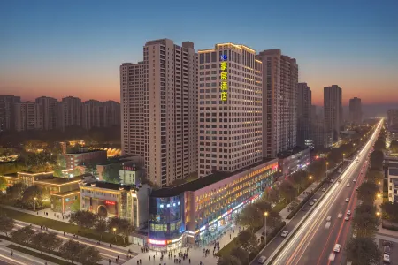 Zhengzhou Haochen Hotel (Zhongyuan Wanda Ersha Metro Station Branch) Отели рядом с достопримечательностью «Henan Xinhua Computer College»