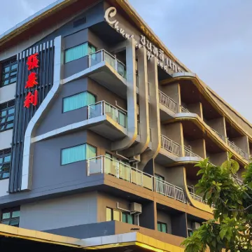 Chunlee Grand Korat Hotels near Thao Suranari Monument (Ya Mo)