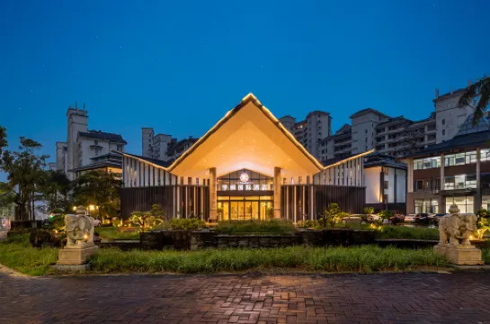 Jifeng International Hotel (Wanning High Speed Railway Station)