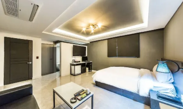 春川景觀酒店 鄰近春川烤雞排衚衕的酒店