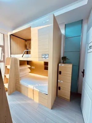 Bolü Hostel (Century Jinyuan International Apartment)