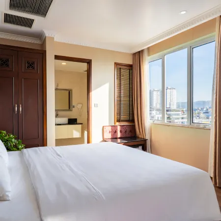 City Bay Palace Hotel Отели рядом с достопримечательностью «Гора Бай Тхо»