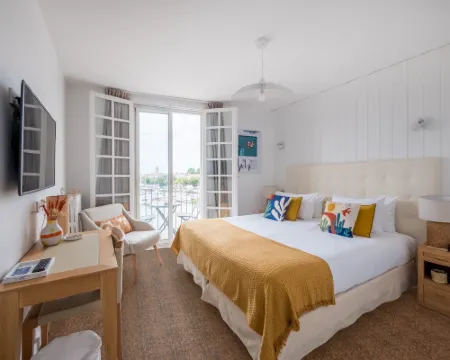 Tour de Nesle la Rochelle Vieux Port Hotels in La Rochelle