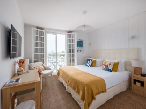 Tour de Nesle la Rochelle Vieux Port Hotels in der Nähe von Musée des Beaux-Arts