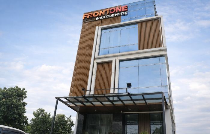 Front One Boutique Tugu Muda Semarang