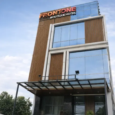 Front One Boutique Tugu Muda Semarang