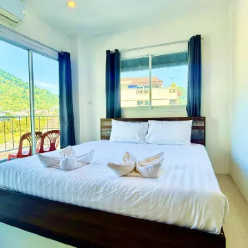 Silver Oaks Guest House โรงแรมใกล้สนามมวยป่าตอง