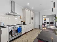 Main House + Guest House : Group Perfect Hotels near QBE Stadium Function Centre