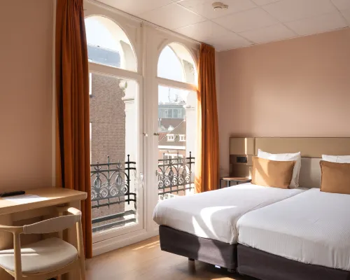 CS Hotel トムトム周辺のホテル