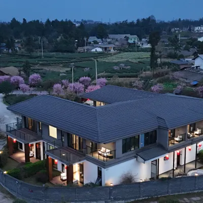 Shili Langyue Hot Spring Homestay - Ya'an Moon Lake Branch Hotels near Niunianping Miles Sightseeing Tea Garden