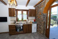 House by the River - 3 stelle