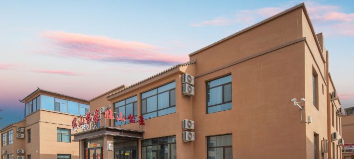 Colorful Danxia Linyi Scenic Hotel Hotels in Linze County