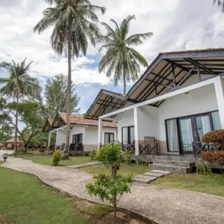 The Spa Villa Bintan Отели рядом с достопримечательностью «Пляж Trikora»