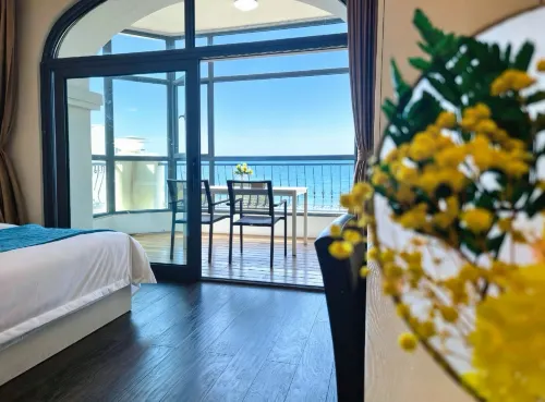 •Coastal View Seaview Hotel