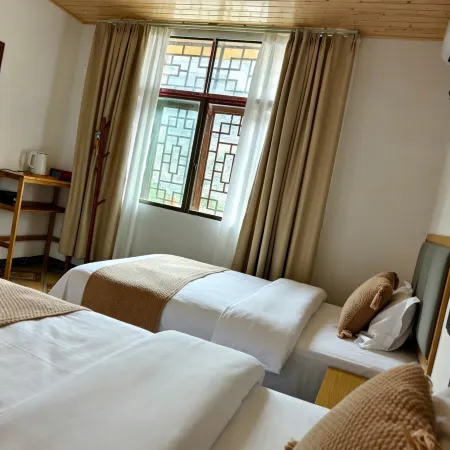 Yunguqiaoju Homestay (Xiaohuajiang Scenic Area)