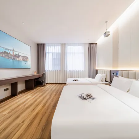 Boli Yunrui Hotel (Yixing Tuanjiu Scenic Area Jiaoqiao River Pedestrian Street Branch)