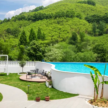 Moganshan Fanxi·Haven Mountain Grassland Designer Garden B&B (Houwu Transfer Center Branch)