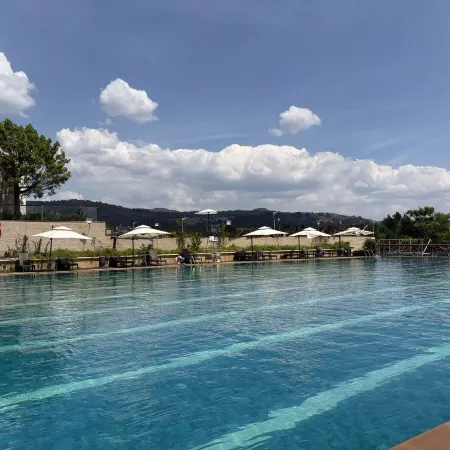Chengjiang Fuxian Lake Lanhai Resort Hotel (Moon Bay Wetland Park)