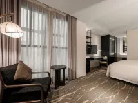 Lunaris Hotel Hotels near Siziwan