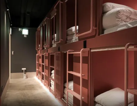 Jh Blossom Capsule and Cabin Hotel