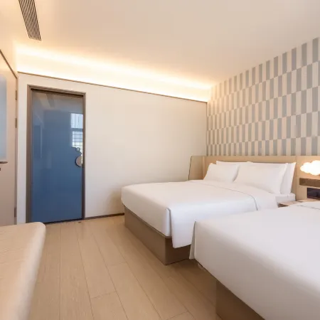 HanTing Hotel (Golmud Huaxing Shopping Plaza Children's Park)