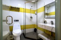 Home Inn Huayi Select Hotel (Wafangdian Railway Station) - parkir