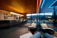 Luxman SEMAN · Cloud Horizon Infinity Pool Panoramic Designer Homestay - bar