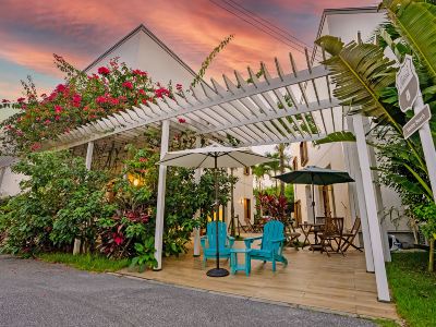HOTEL CALIFORNIA MIYAKOJIMA RESORT