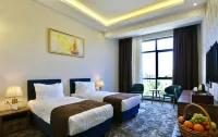 Garnet Mir Airport Hotel - マウンテンビュー