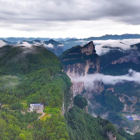Juebi Inn (Chaodongyan Cliff Walkway)