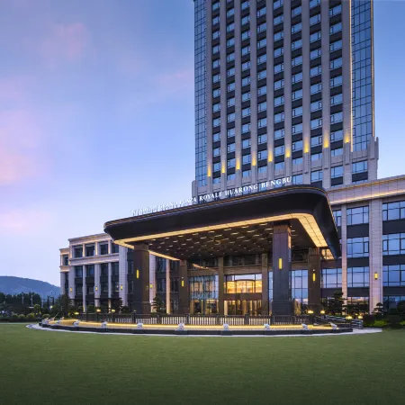 Wyndham Grand Plaza Royale Huarong Bengbu โรงแรมในเปิ้งปู่