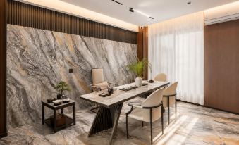 Four Seasons Cloud Hotel