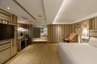 Surreal Motel Xinzhuang - Motels