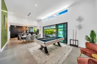 Modern Villa with Pool | BBQ | Putting Green - ペット同伴可