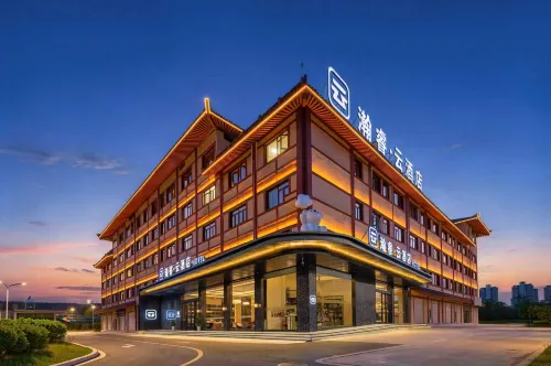 Hanrui Cloud Hotel (Zaoyang Seoul Plaza) - parking