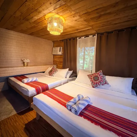 Sundown Farm Stay | Pinewood Villa with Pool