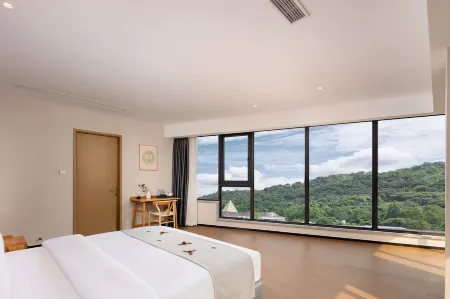 Shangqingcheng Resort Hotel (Qingcheng Mountain Scenic Area High-speed Railway Station)