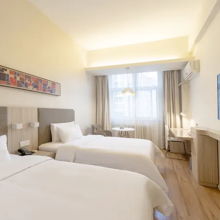 HanTing Hotel (Zhengzhou Nanyang Road Haitansi Subway Station) Отели рядом с достопримечательностью «Хэнаньский экзаменационный центр для экзаменов гражданской службы, образовательный центр Huatu»