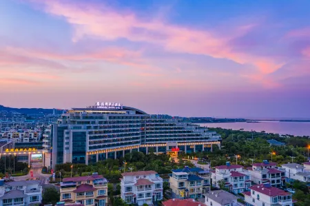 Landbridge Jinjiang Hotel Отели рядом с достопримечательностью «Rizhao Navigational Engineering Vocational College»