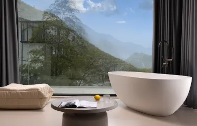 JANE Hot Spring Hotel (Anji Yunshang Grassland Panda Tribe Adventure Park Branch) Hotels in 