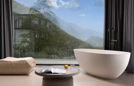 JANE Hot Spring Hotel (Anji Yunshang Grassland Panda Tribe Adventure Park Branch) Отели рядом с достопримечательностью «wu he cun»