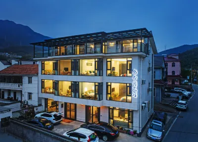Shuiyunjian hotel (Cloud Grassland Panda Tribe Adventure Park) Отели в г. Langman Shanchuan Scenic Area