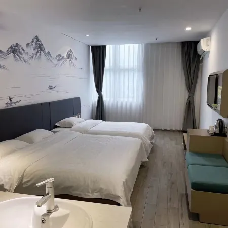 Heng8 Chain Hotel (Government Affairs Center Store of Luxian High speed Railway Station)