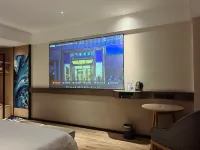 City Comfort Inn Hotel (Luchuan Wenquan Plaza Railway Station) Hotels near Luchuan Railway Station